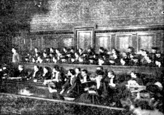 La «Banda de Luxemburg» en la primera audiència del seu judici (París, 8 de juliol de 1907)